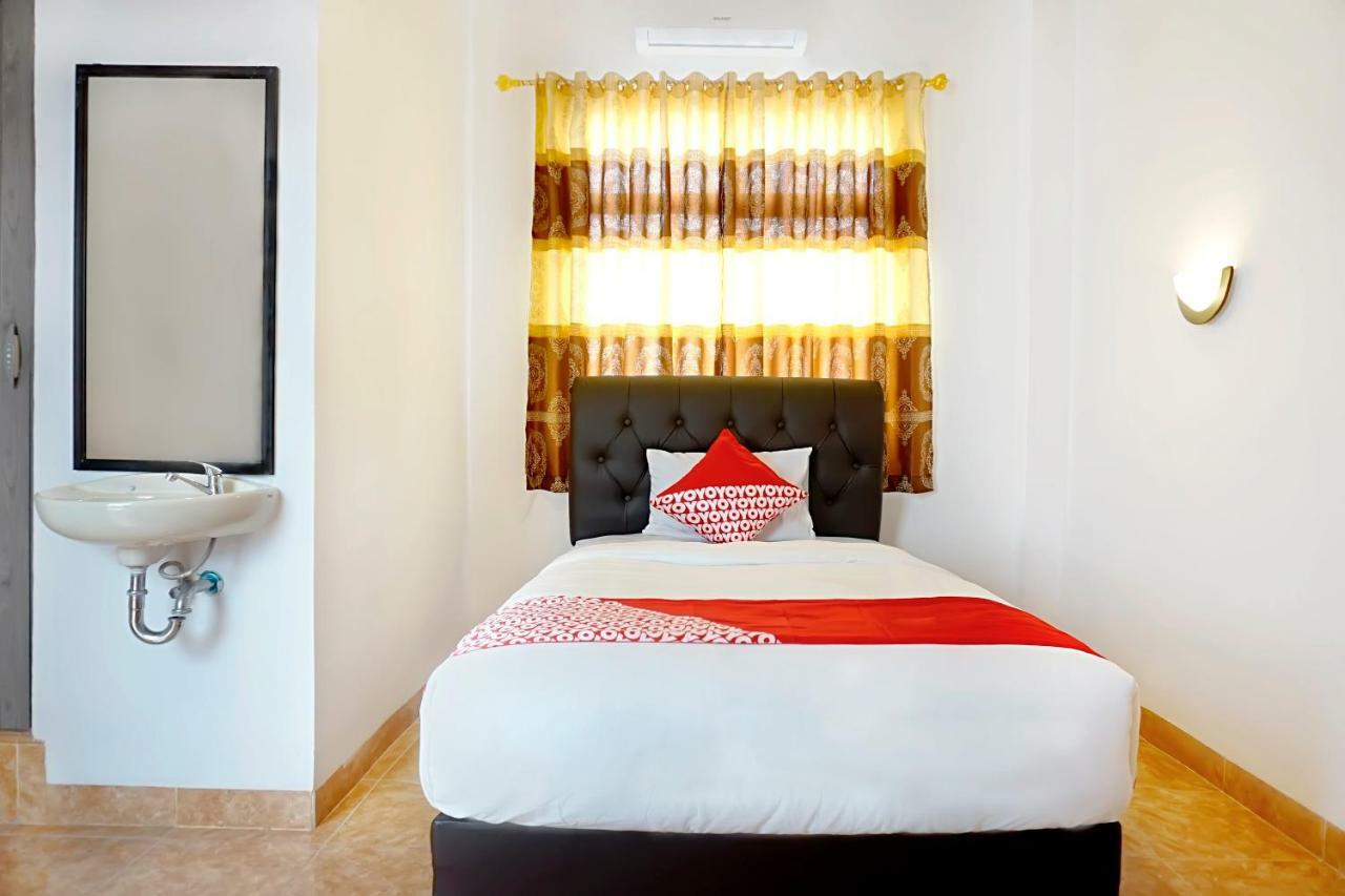 Oyo 694 Khasanah Hotel Pekanbaru