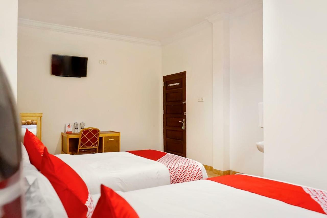 Oyo 694 Khasanah Hotel 2*