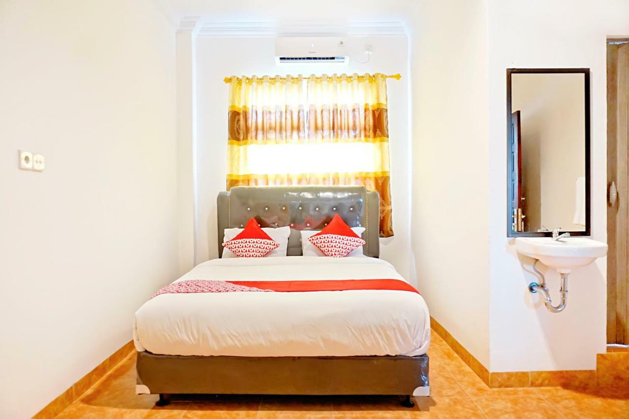 Oyo 694 Khasanah Hotel
